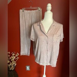 BCBGMaxAzria Woman’s light grey/pink Leopard Pajama Set soft cozy size medium
